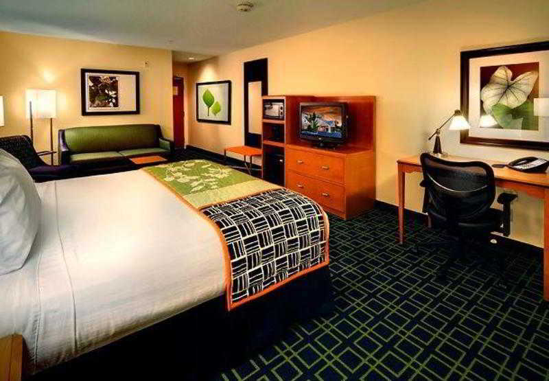 Fairfield Inn And Suites St Petersburg Clearwater Pinellas Park Room photo